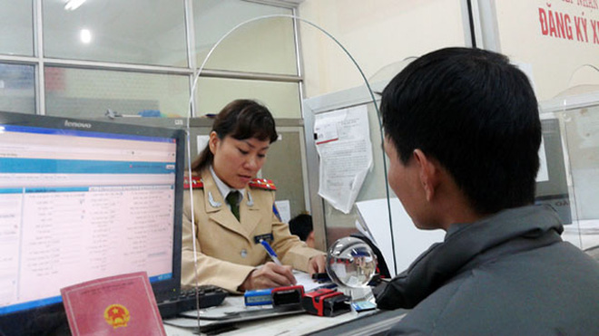 Chú ý: Từ 01/01/2017 người dân phải tự đi tìm chủ cũ nếu muốn sang tên đổi chủ xe máy