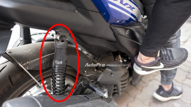 Yamaha NVX 155 bị 'tố' cong giảm xóc sau dù mới đi 2 tháng