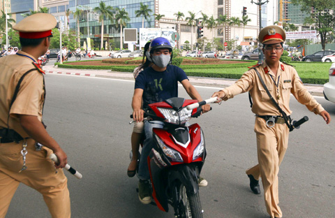 Không hề có chuyện cấm dân ghi hình cảnh sát giao thông