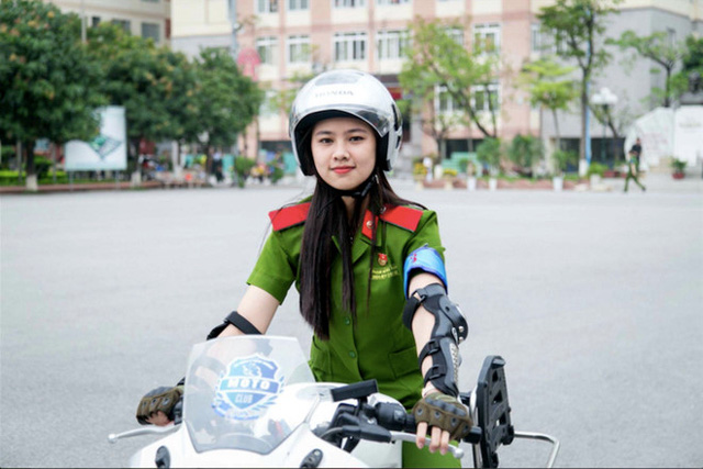 Ngây ngất với nữ cảnh sát xinh đẹp, giỏi võ, mê PKL