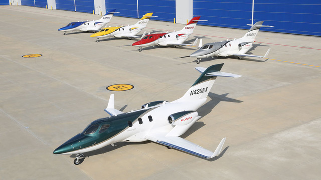 Máy bay 'ruồi' HondaJet sẽ bán tại VN, siêu xe sắp hết thời?