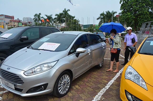 Xe cũ bị 'ghẻ lạnh' tại đô thị, 'dè bỉu' ở thôn quê