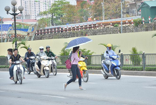Từ năm 2018, đi bộ sai luật có thể bị phạt tù 15 năm