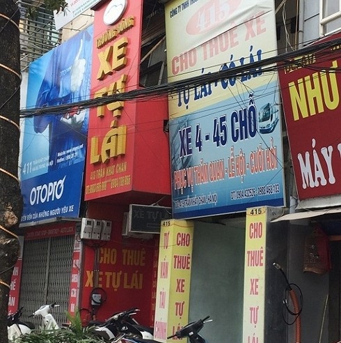 Thuê xe ô tô tự lái dịp Tết: Rủi ro luôn rình rập