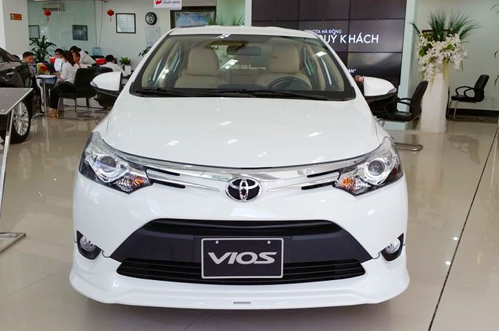 Cận Tết, các hãng xe ồ ạt giảm giá: Toyota, Mitsubishi,...