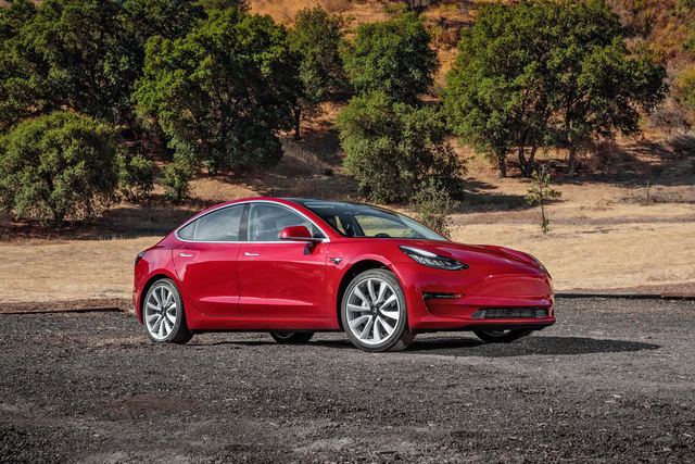 Tesla mất 2 tỉ USD vì thói 'chém gió' của Elon Musk