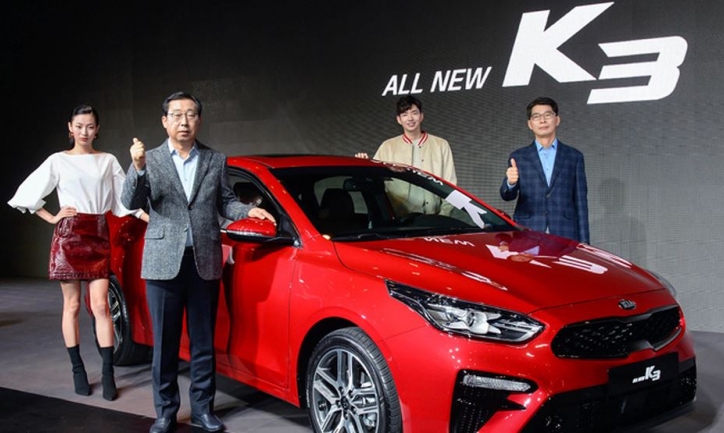 KIA K3 2018 vừa được ra mắt, giá chỉ từ 318 triệu đồng