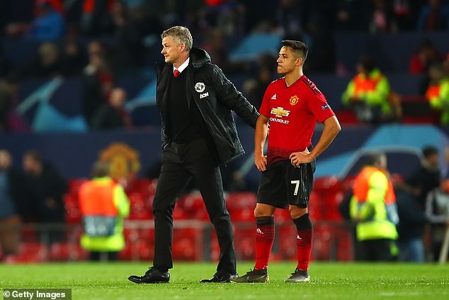 Sanchez dính chấn thương lãng xẹt trong trận thua PSG