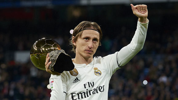 Modric gia hạn hợp đồng với Real Madrid đến năm 2021