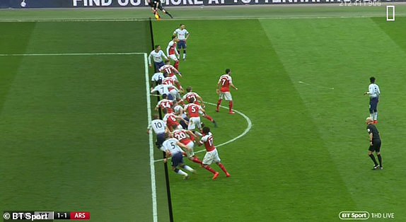 Trọng tài mắc sai lầm khiến Arsenal rơi chiến thắng