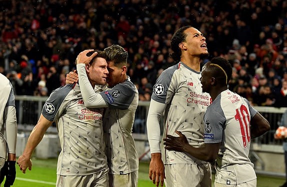 Liverpool nhấn chìm Bayern để vào tứ kết Champions League