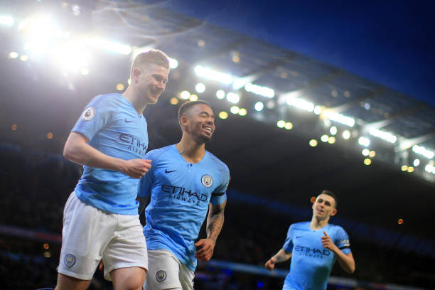 Nhẹ nhàng vượt qua Cardiff, Man City trở lại ngôi đầu bảng