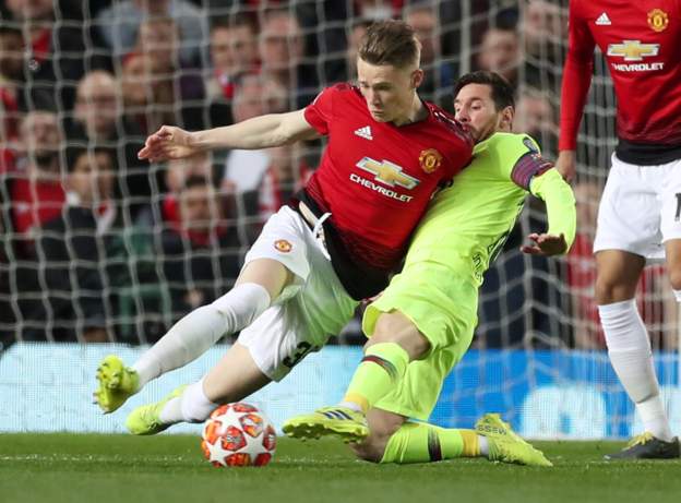 Chấm điểm MU 0-1 Barca: Messi im lặng, McTominay sáng nhất