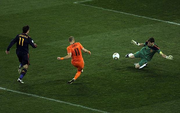 VIDEO: Những pha cứu thua xuất sắc của 'Thánh' Iker Casillas