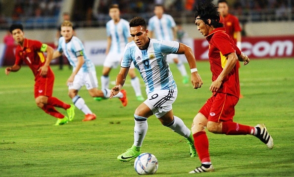 MU, Barca tranh giành chân sút từng đối đầu U23 Việt Nam
