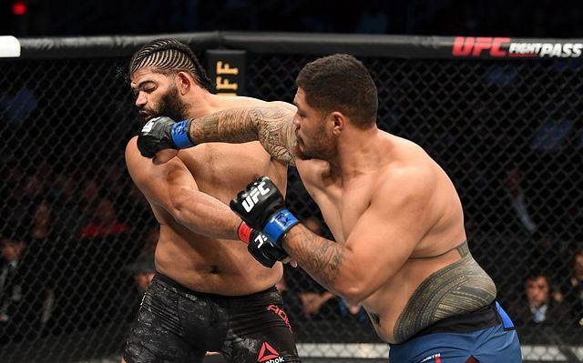 VIDEO: Võ sĩ tung cú đấm 'trời giáng' hạ knock-out đối thủ