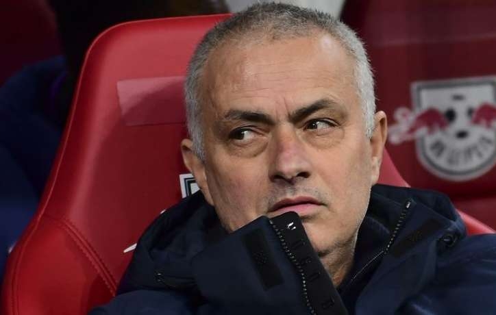 HLV Mourinho: 'Chúng tôi không phải là một đội bóng'