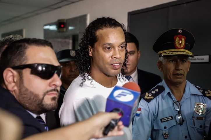 Nghi vấn đường dây rửa tiền của mafia đằng sau vụ Ronaldinho