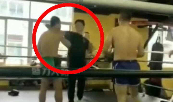 VIDEO: Võ sĩ Trung Quốc giở trò đánh lén đối thủ sau khi thua cuộc