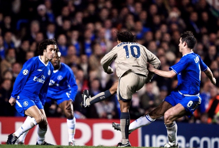 VIDEO: Chiêm ngưỡng những siêu phẩm của Ronaldinho tại Barca