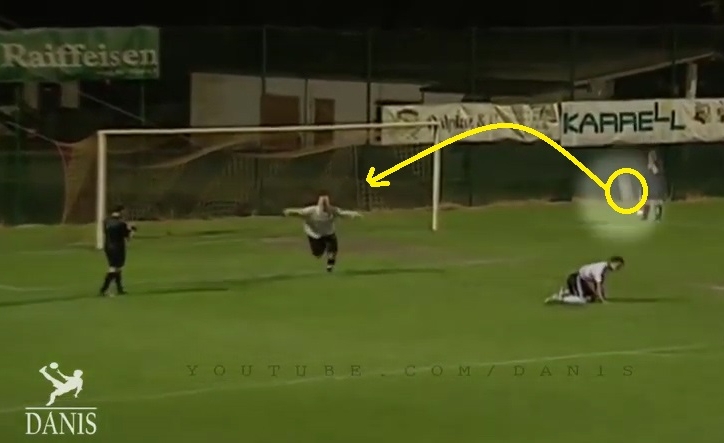 VIDEO: Thủ môn 'quẩy sớm' khi bắt penalty và cái kết đắng lòng