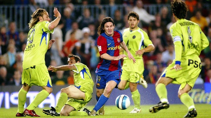 VIDEO: Messi solo ghi bàn thắng kinh điển gây sốt trên toàn thế giới
