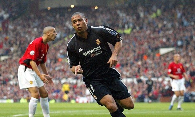 VIDEO: Ronaldo 'béo' và cú hat-trick thần thánh vào lưới MU tại Cúp C1