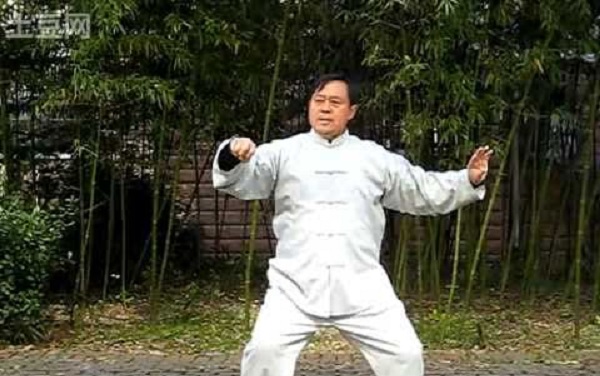 VIDEO: Màn luyện công của cao thủ Thái Cực Quyền bị cư dân mạng chế nhạo