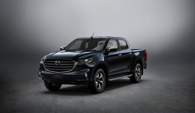 Mazda BT-50 2021 lộ diện với ngoại thất hầm hố