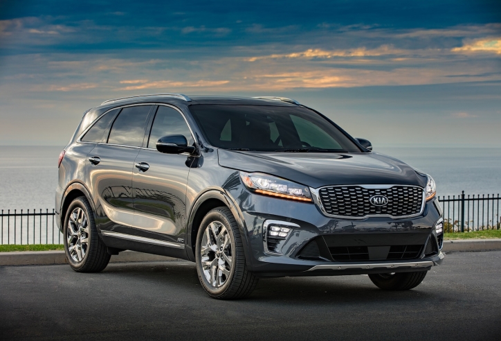 Giá lăn bánh Kia Sorento giảm mạnh sau khi trừ 50% phí trước bạ