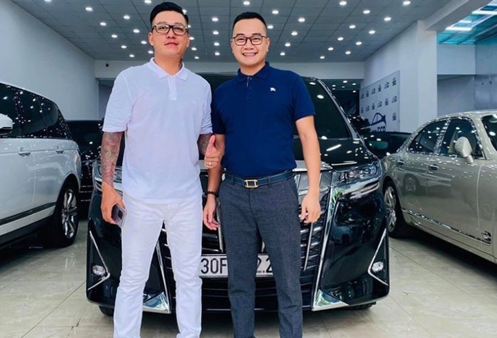 Tuấn Hưng chi 4 tỷ, tậu 'chuyên cơ mặt đất' Toyota Alphard