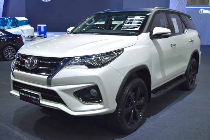 Toyota Fortuner cũ giảm giá kịch sàn, sắp đón bản mới
