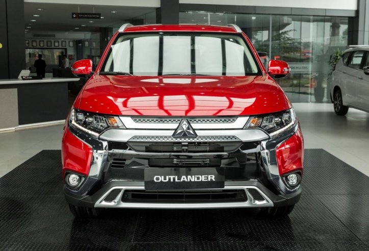 Mitsubishi Outlander tung thêm ưu đãi, quyết đấu Honda CR-V