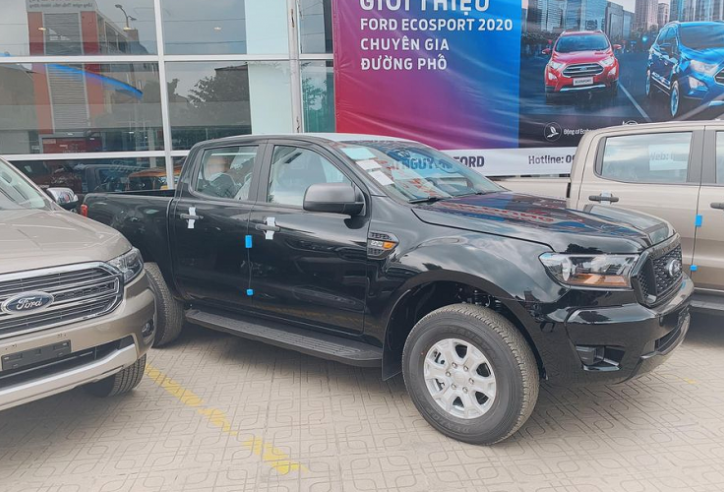 Ford Ranger XLS MT 2021 cập bến đại lý, giá 630 triệu đồng