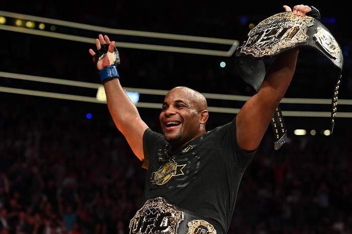 Daniel Cormier suýt trở lại sau lời thách thức từ Blachowicz