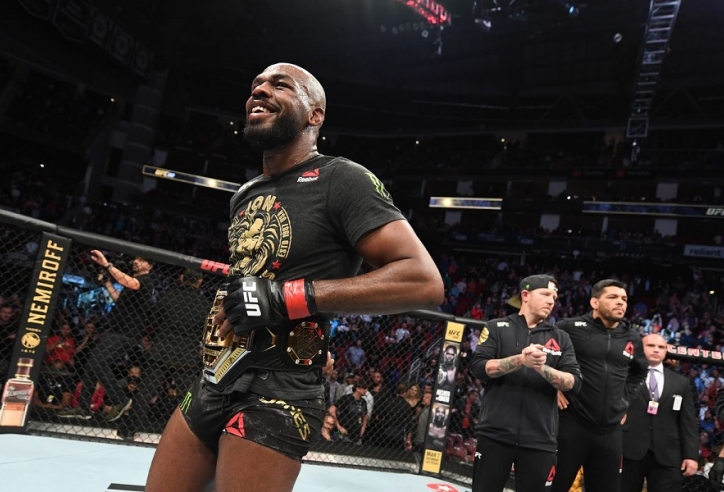 Jon Jones đã vĩnh biệt hạng Light Heavyweight
