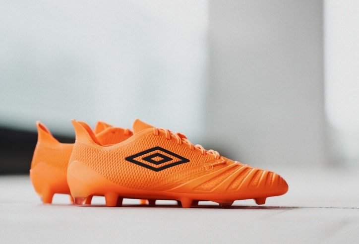 Umbro giới thiệu giày đá bóng tích hợp công nghệ bảo vệ tối tân
