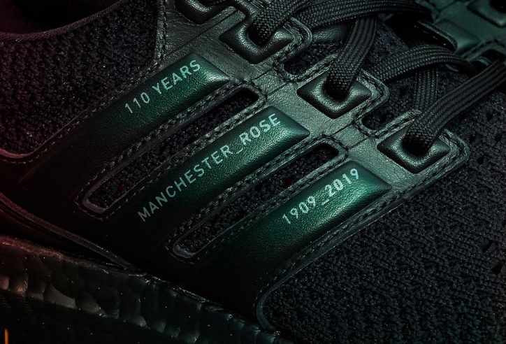Cận cảnh Adidas UltraBoost 'Hoa hồng đỏ' của Manchester United