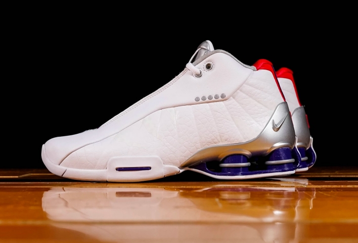 Nike mang đệm Shox độc nhất vô nhị lên giày bóng rổ cùng Toronto Rapto