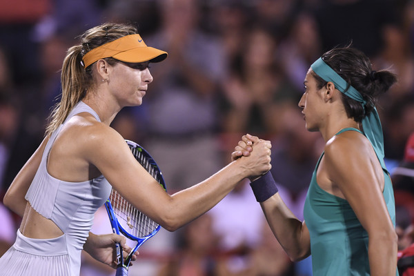 VIDEO: Bộ đồ Tennis 'đốt mắt' khán giả của búp bê Nga Sharapova