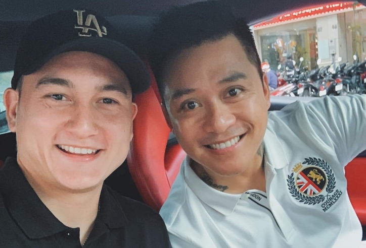 Đặng Văn Lâm khoe ảnh đi siêu xe Ferrari cùng ca sĩ Tuấn Hưng