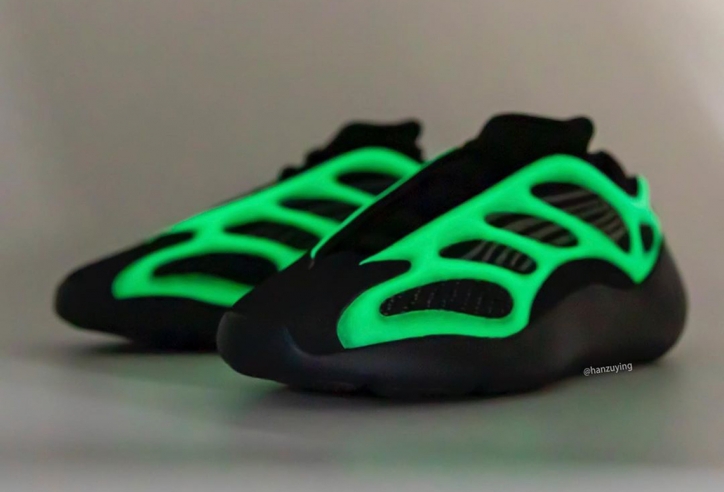 Cận cảnh giày ngoài hành tinh Yeezy 700 v3 Alvah của Adidas