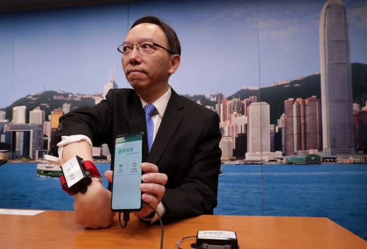 Hong Kong giám sát người nghi nhiễm Corona bằng vòng đeo