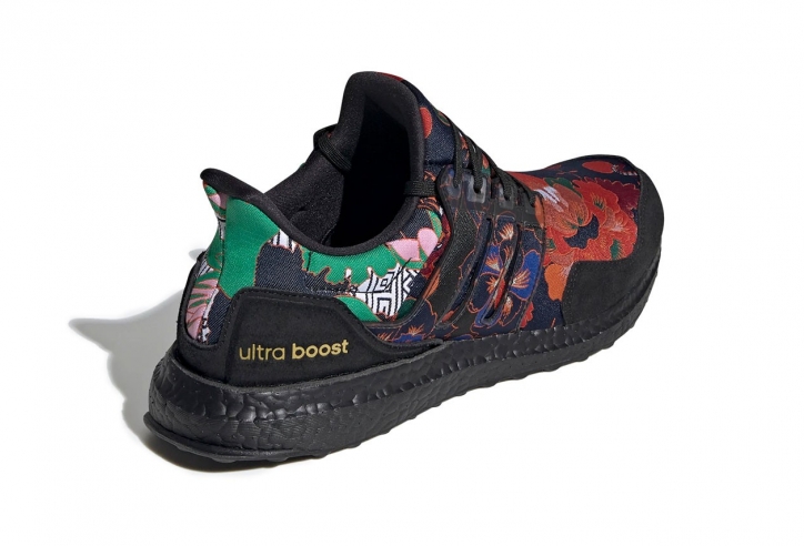 Adidas tung ra UltraBoost Tết Nguyên Tiêu lạ mắt