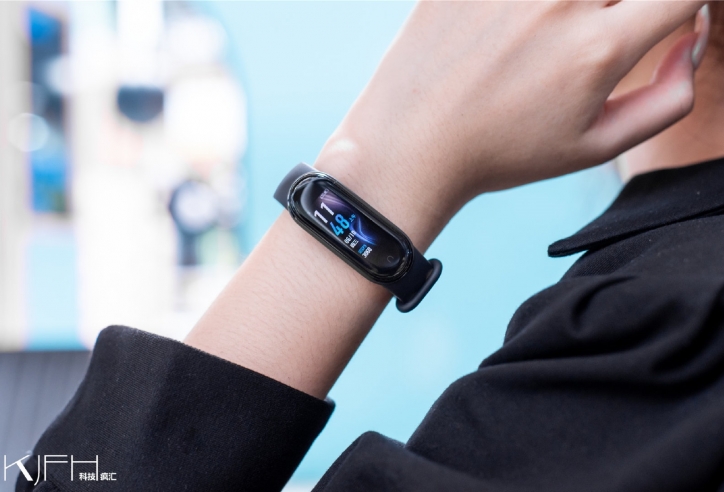 Ảnh trên tay thực tế của Xiaomi Mi Band 5
