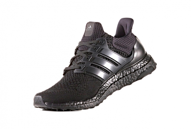 Adidas chuẩn bị mang UltraBOOST 1.0 'Core Black' trở lại