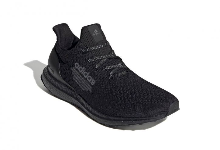 Adidas tiếp tục ra mắt phiên bản UltraBOOST DNA cùng atmos