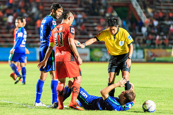 NÓNG: Truy tố 15 cầu thủ vì bán độ ở Thai League