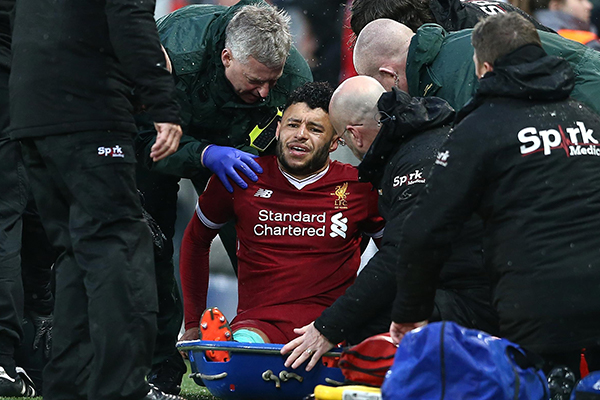 NÓNG: Chưa đá, Liverpool đã mất trụ cột cả mùa giải tới