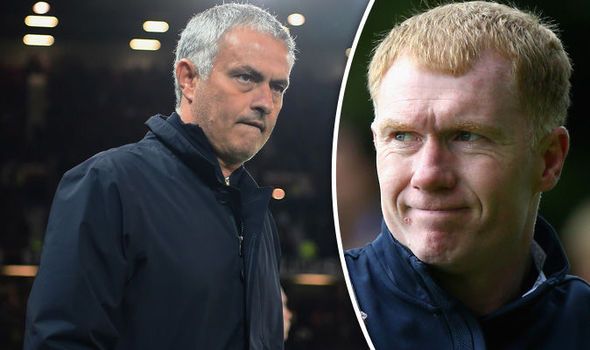 Jose Mourinho và huyền thoại Man United khẩu chiến gay gắt